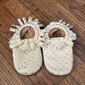 Freshly Picked baby shoes gold metallic with polka dots.